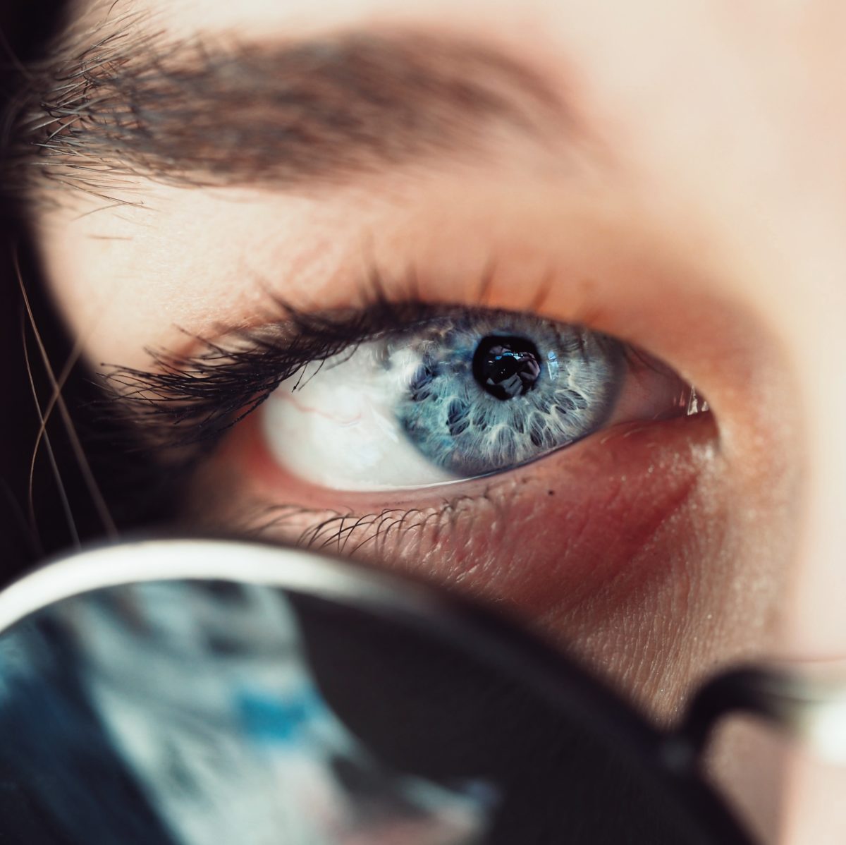 human eye and sunglasses